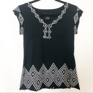 BCBGMAXAZRIA Raw Hem Embroidered Top. Size Small